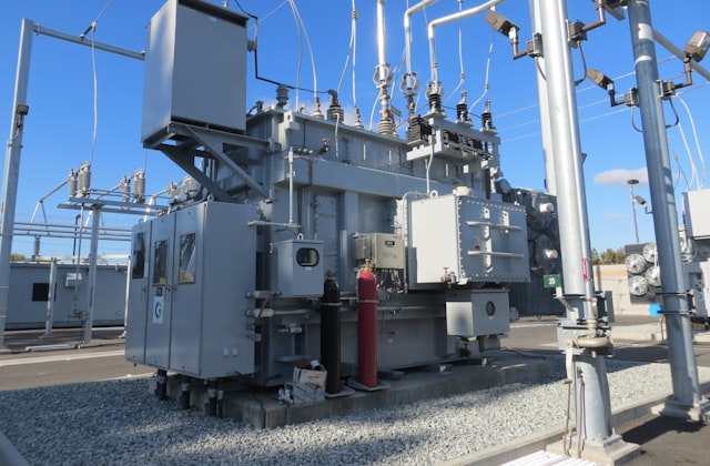 パワーコンディショナーの寿命は何年？交換時期・費用・延命のコツ