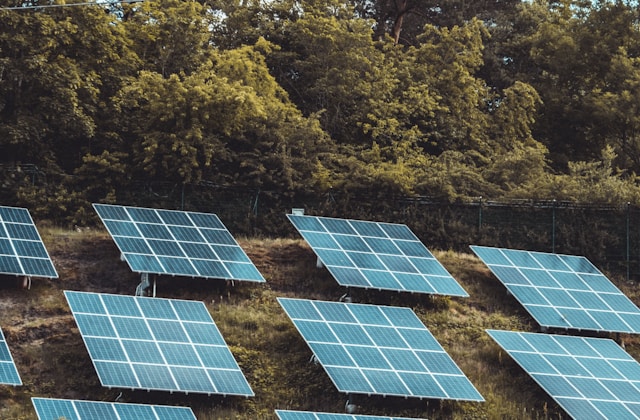 ソーラーカーポートのメリット・デメリット｜費用相場と選び方を完全解説