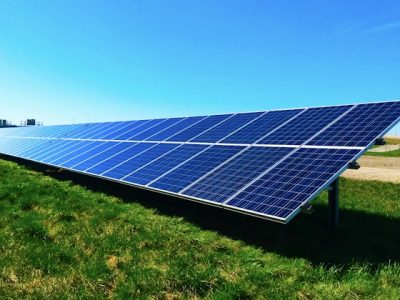 太陽光発電の費用相場【2026年】kW単価・設置費用を完全解説