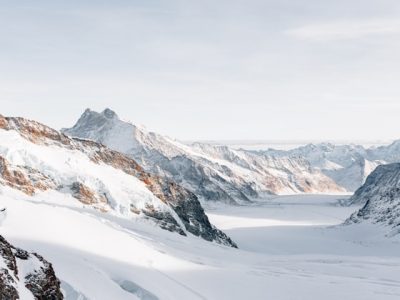 雪国での太陽光発電完全ガイド｜積雪対策と寒冷地の発電効率